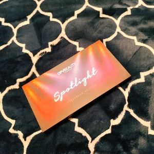 Spotlight Eyeshadow Pallet